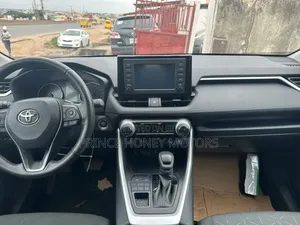 Toyota RAV4 2021 Silver