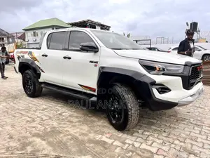 Toyota Hilux 2021 White