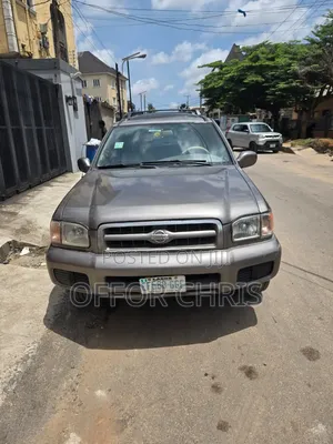 Nissan Pathfinder 2002 Gray