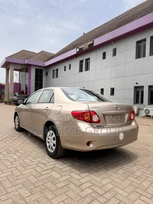 Toyota Camry LE 4dr Sedan (2.5L 4cyl 6AM) 2010