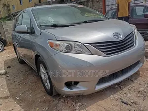Toyota Sienna 2012 Gray