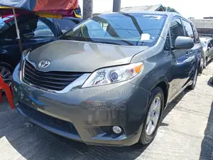 Toyota Sienna 2011 Green