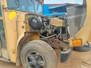 Bus 1995 Yellow
