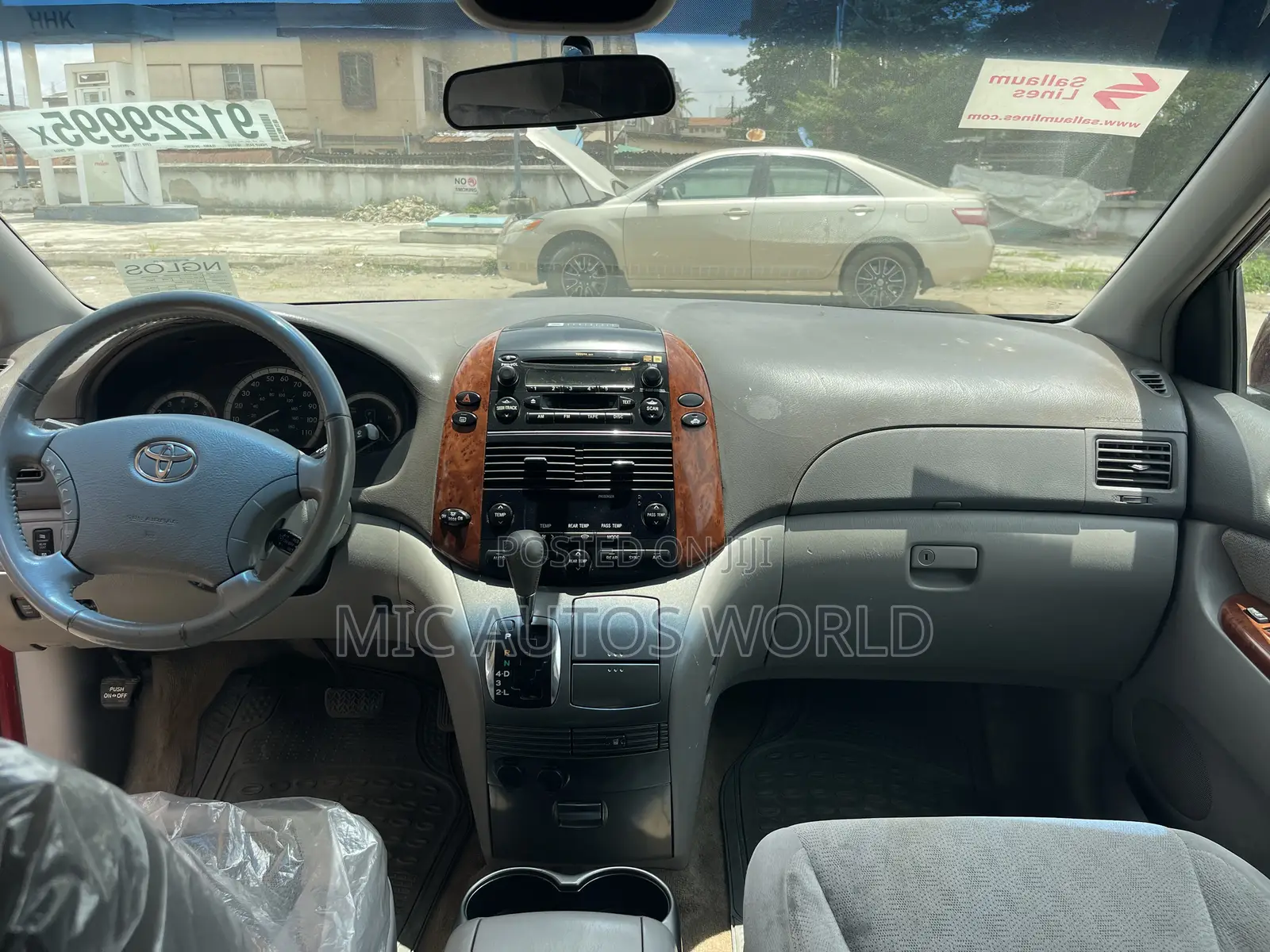 Toyota Sienna 2005 Red