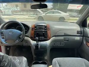 Toyota Sienna 2005 Red