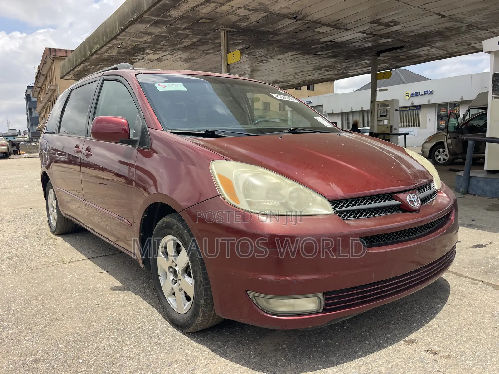 Toyota Sienna 2005 Red