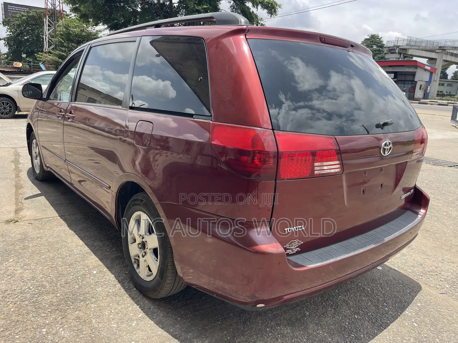 Toyota Sienna 2005 Red