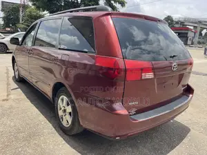 Toyota Sienna 2005 Red