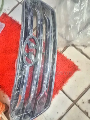 Hyundai Santa Fe 
Year:2012.
Front Grill