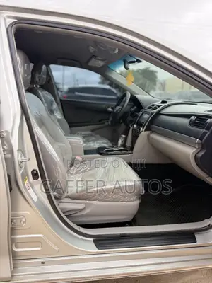 Toyota Camry LE 4dr Sedan (2.5L 4cyl 6A) 2012 Silver