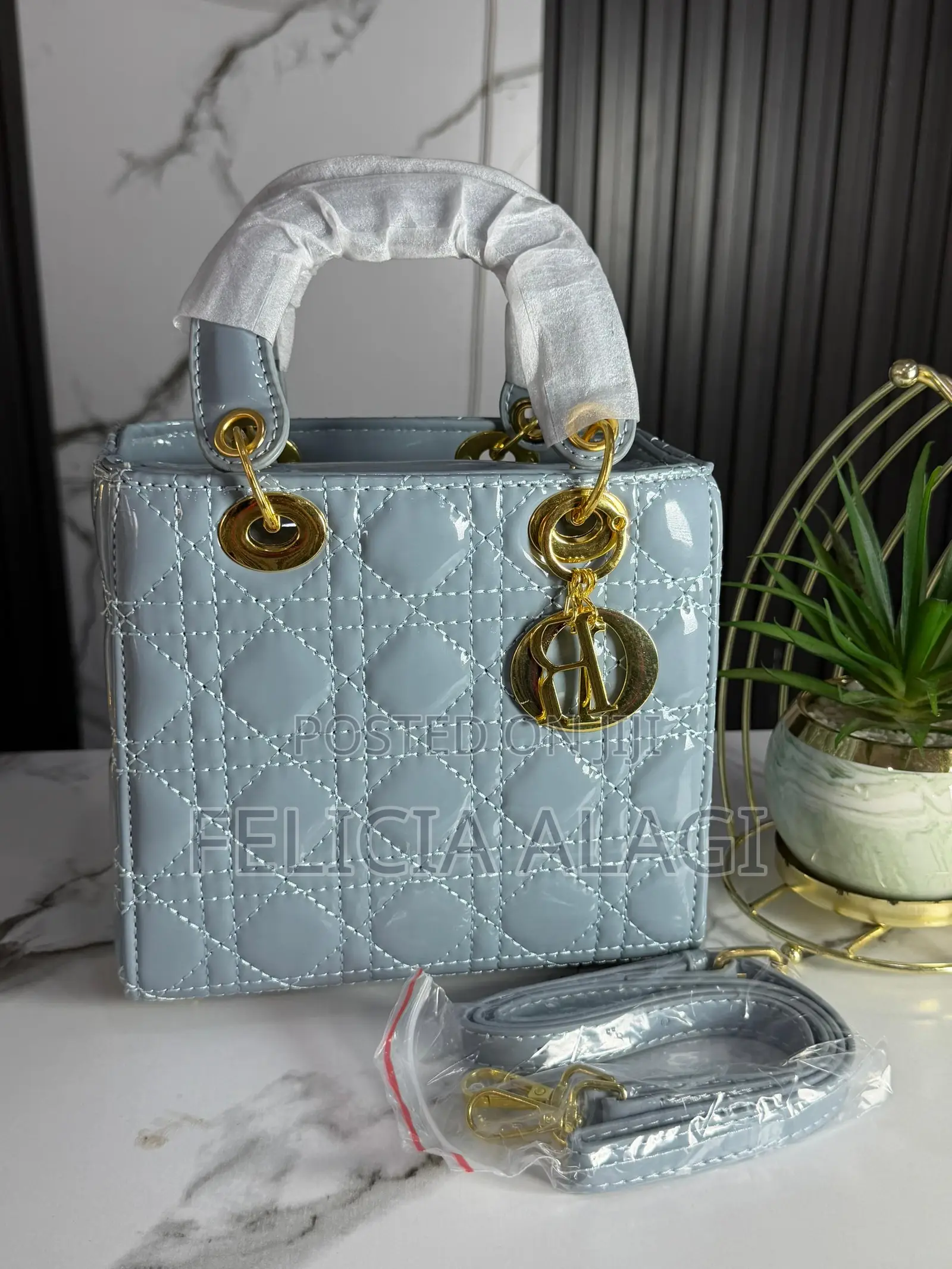 Licia Collection