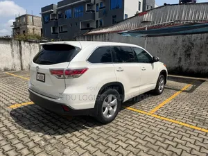 Toyota Highlander LE 4dr SUV (3.5L 6cyl 6A) 2014 White