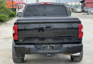 Toyota Tundra Limited 4dr CrewMax 4WD SB (5.7L 8cyl 6A) 2015 Black