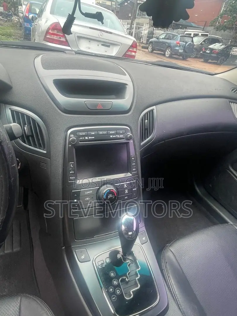 Hyundai Genesis 2010 Black
