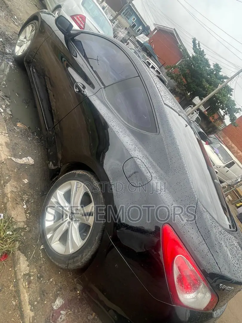 Hyundai Genesis 2010 Black