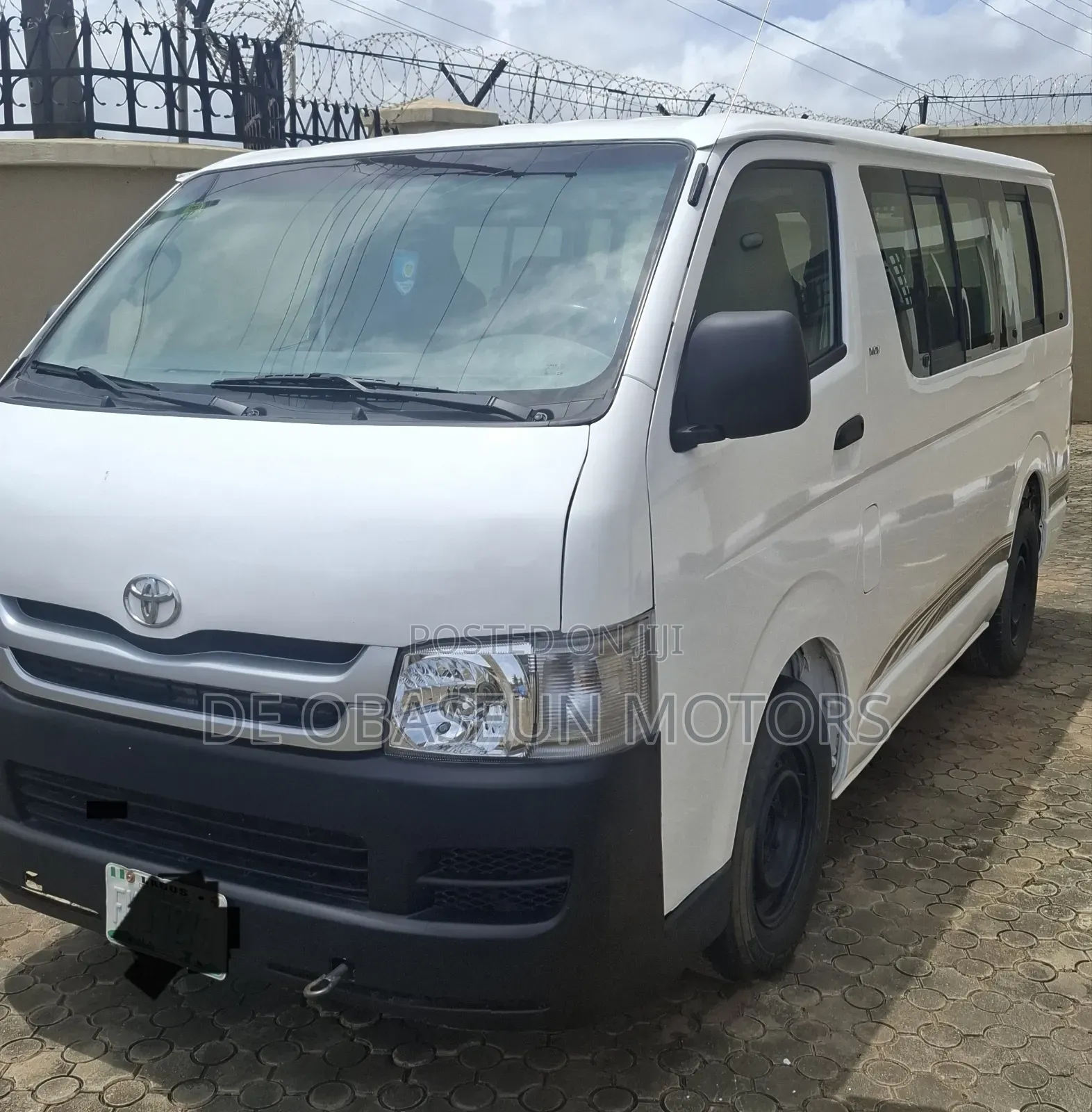 Toyota HiAce 2010 White