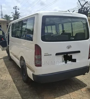 Toyota HiAce 2010 White