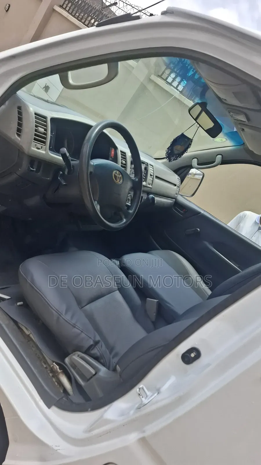 Toyota HiAce 2010 White