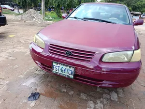 Toyota Camry 2000 Red