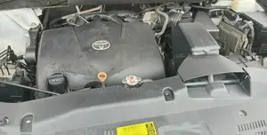 Toyota Highlander XLE 4x4 V6 (3.5L 6cyl 8A) 2018 Off white