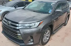 Toyota Highlander XLE 4x4 V6 (3.5L 6cyl 8A) 2018 Gray