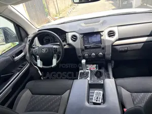 Toyota Tundra 2021 White