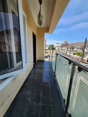 Mini Flat in Chevron for rent