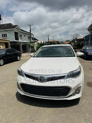 Toyota Avalon Limited Sedan FWD (3.5L 6cyl 6A) 2013 White