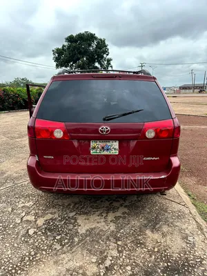 Toyota Sienna 2005 Red