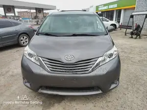 Toyota Sienna XLE AWD 7-Passenger 2013 Gray