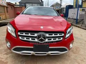 Mercedes-Benz GLA 250 2015 Red