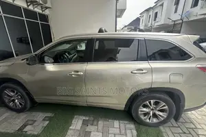 Toyota Corolla 2015 Gold