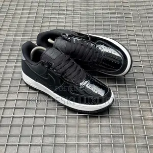 Original Nike Air Force Black 1 07 SE Patent Sneakers