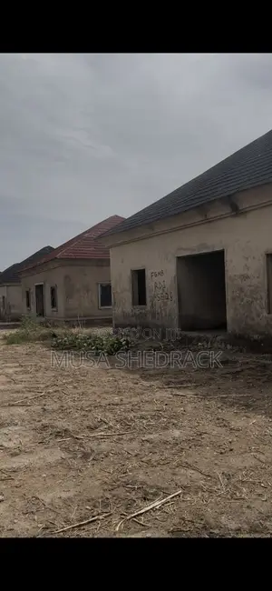3bdrm Bungalow in Efab Dynamite, Kiami for sale