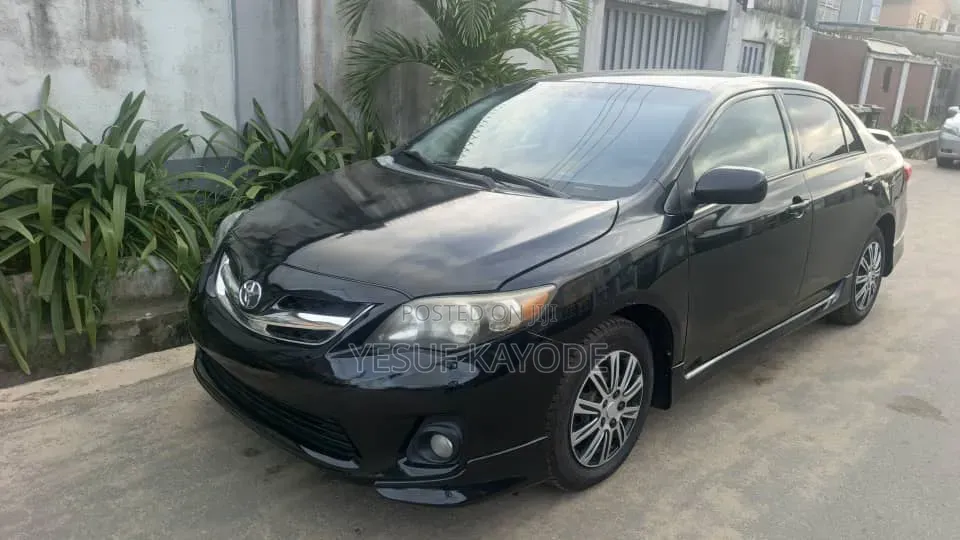 Toyota Corolla 2013 Black