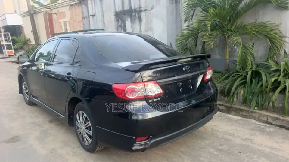 Toyota Corolla 2013 Black