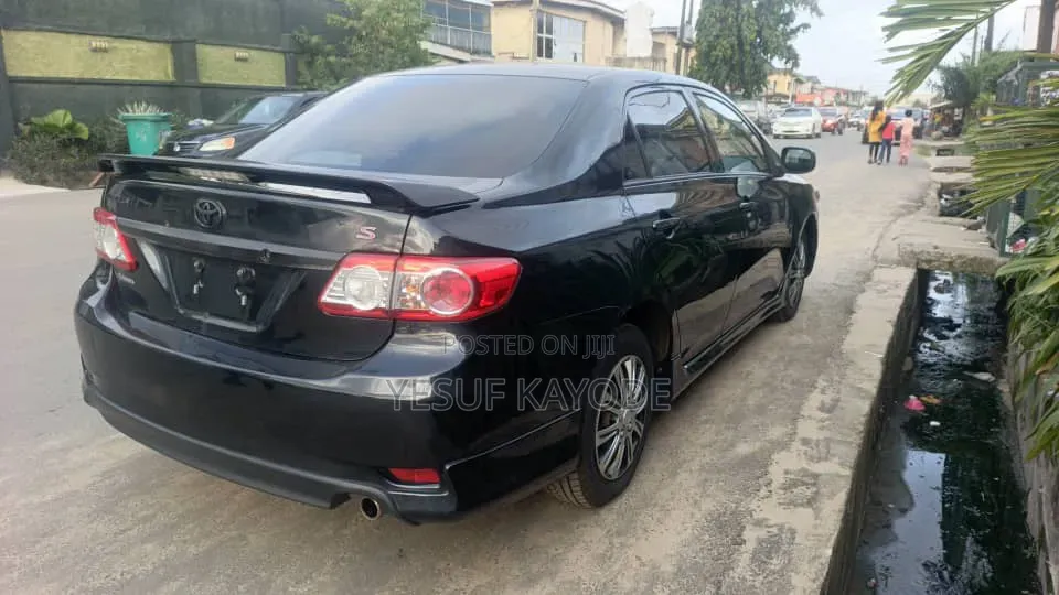 Toyota Corolla 2013 Black