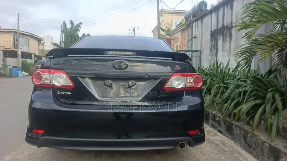 Toyota Corolla 2013 Black