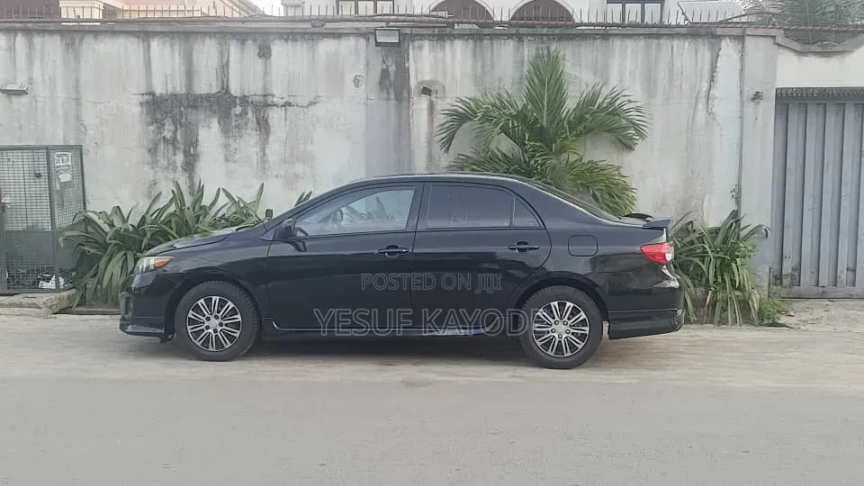 Toyota Corolla 2013 Black