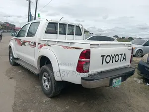 Toyota Hilux 2010 White