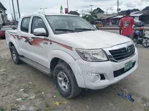 Toyota Hilux 2010 White