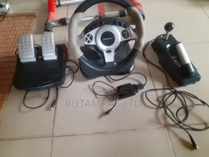 McLaren Skcream Vibration
Racing Wheel for PlayStation2,3 and PC.