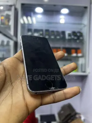 Apple iPhone SE 128 GB Gray