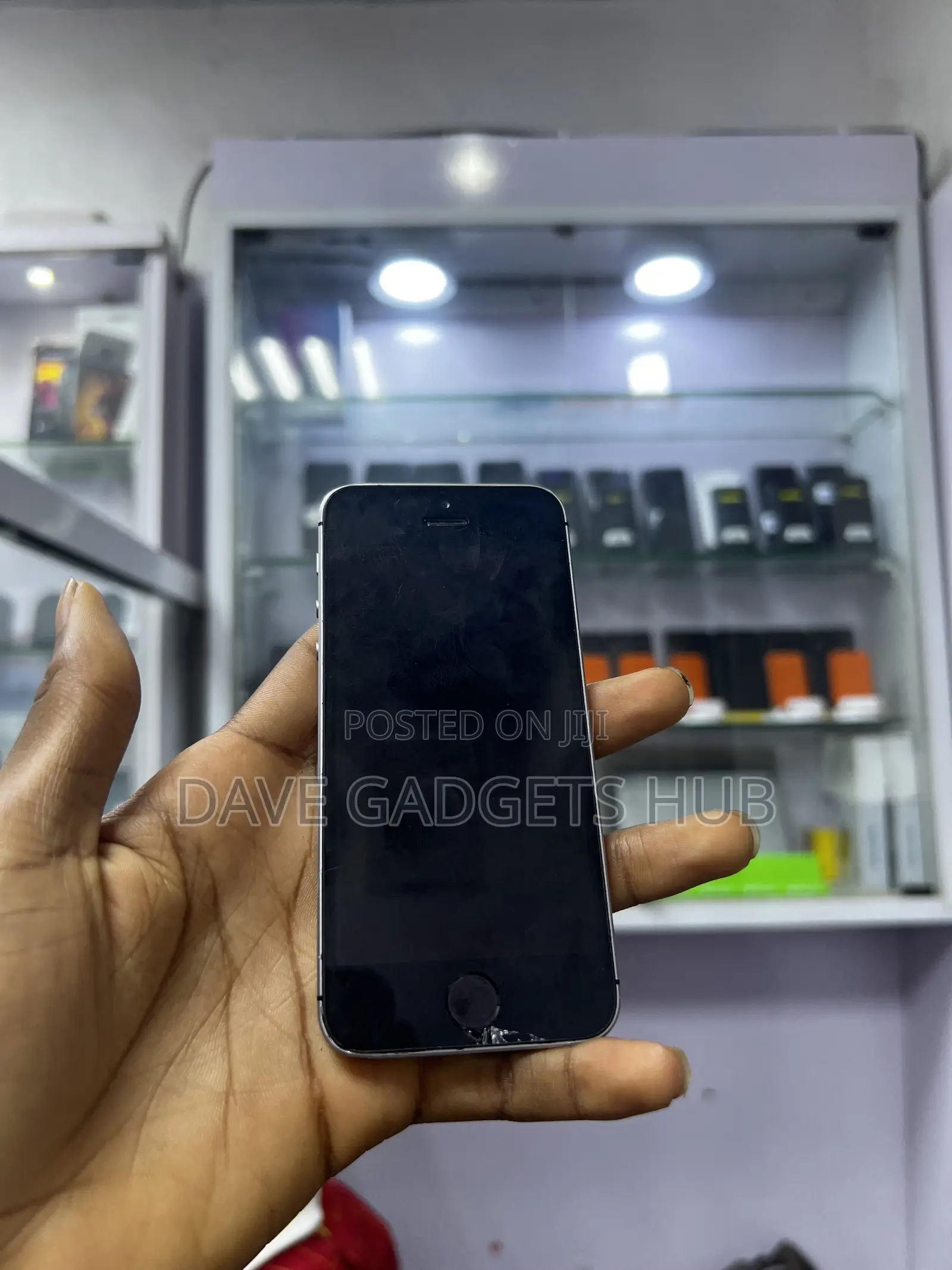 Apple iPhone SE 128 GB Gray