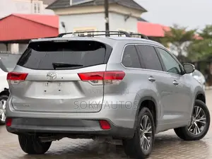Toyota Highlander XLE V6 4x2 (3.5L 6cyl 6A) 2016 Silver