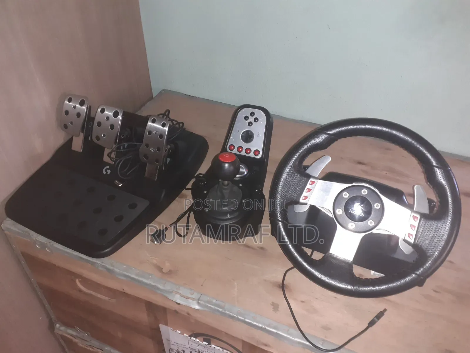 Logitech G27 Force Feedback Racing Wheel, With Sequential Shifter. Ps3