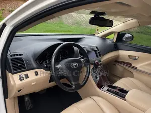 Toyota Venza With Professional Chauffeur