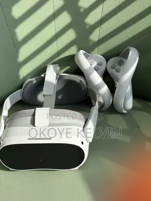 PICO 4 256GB VR Headset – Very Clean – 2 Controllers – Complete