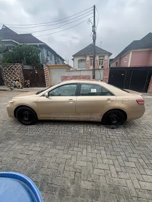 Toyota Camry 2010 Gold