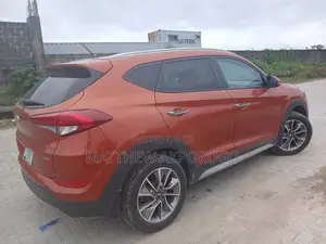 Hyundai Tucson 2017 Orange